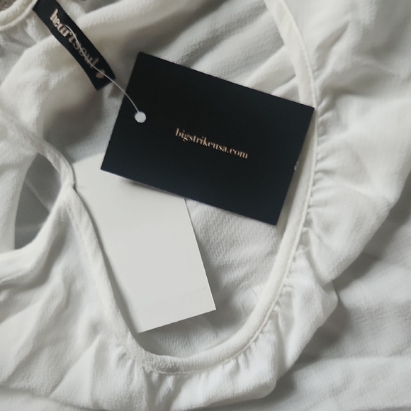 Heart And Soul White and Pink Flutter Sleeve Cold Shoulder Blouse Size MedNWT - Picture 3 of 7